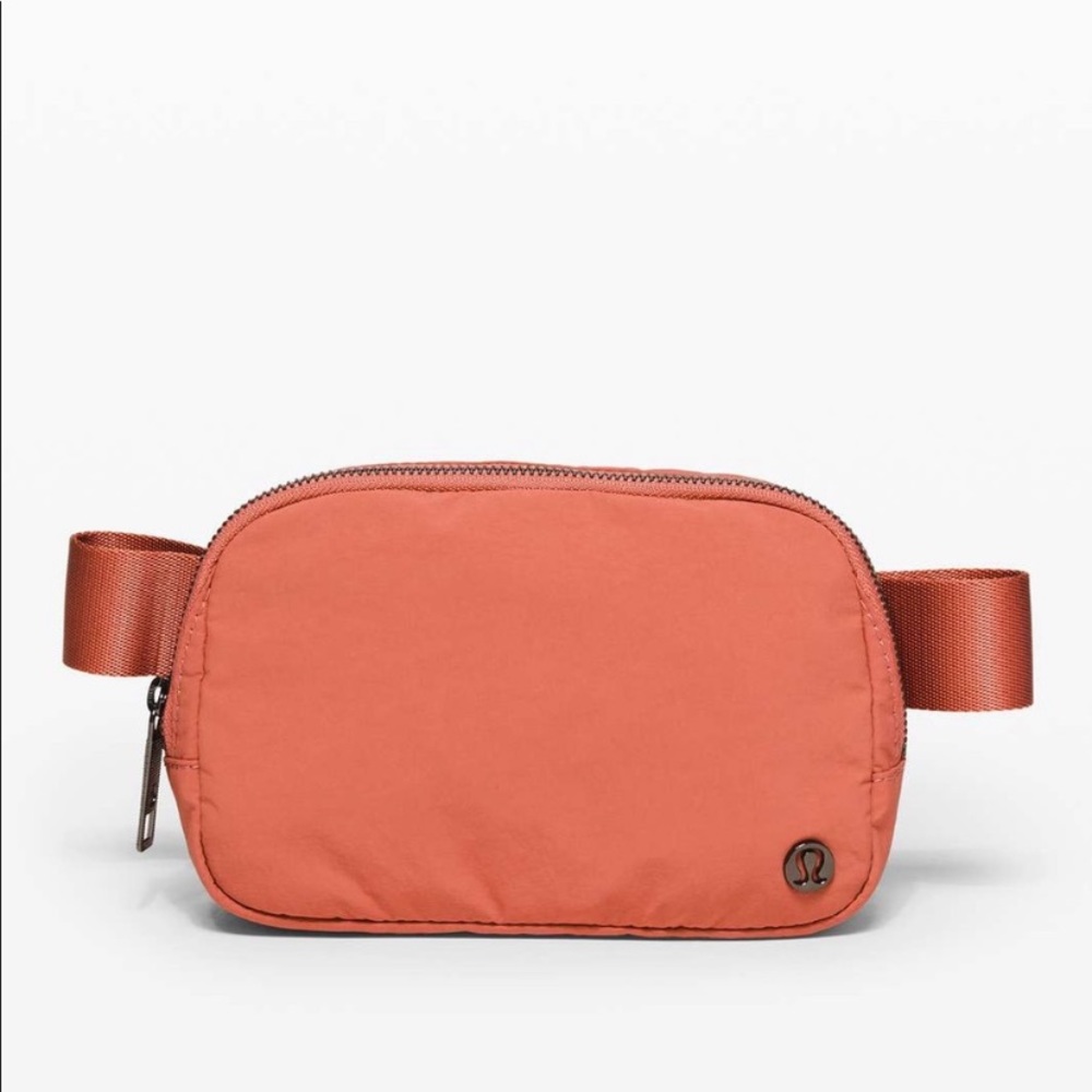 Lululemon small bag